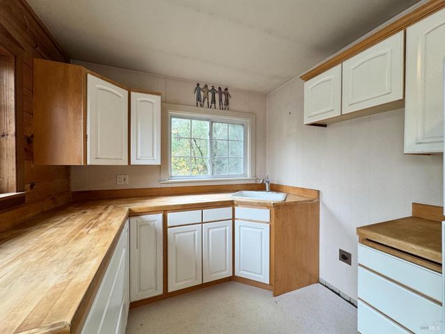 5083 Dry Creek Rd, Napa, CA 94558