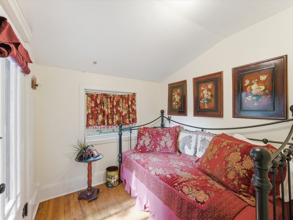 322 W Bridge Street, Granbury, TX 76048 — photo 5