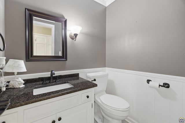 2746 SW MacVicar AVE, Topeka, KS 66611
