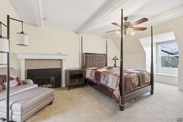 2746 SW MacVicar AVE, Topeka, KS 66611