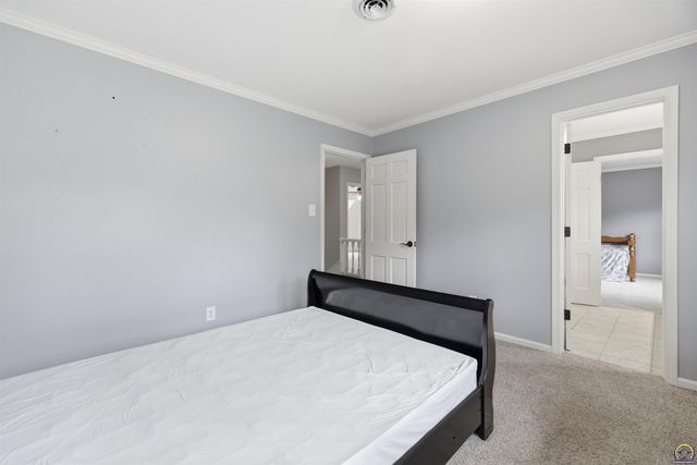 2746 SW MacVicar AVE, Topeka, KS 66611