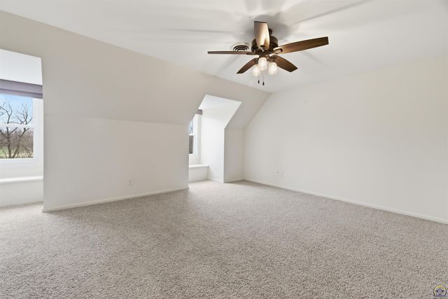 2746 SW MacVicar AVE, Topeka, KS 66611