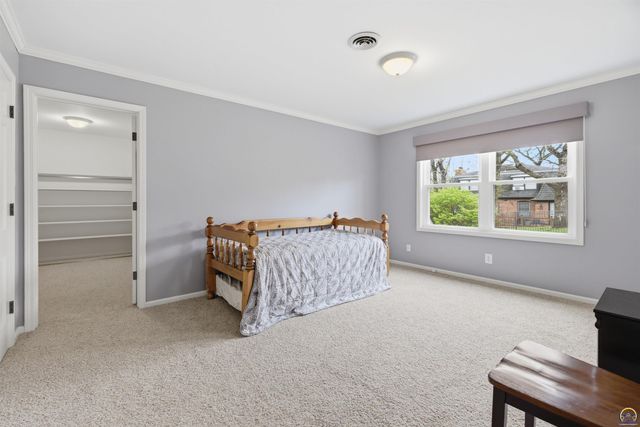 2746 SW MacVicar AVE, Topeka, KS 66611