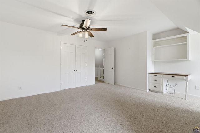 2746 SW MacVicar AVE, Topeka, KS 66611