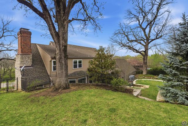 2746 SW MacVicar AVE, Topeka, KS 66611