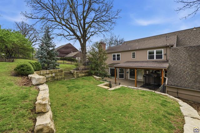 2746 SW MacVicar AVE, Topeka, KS 66611