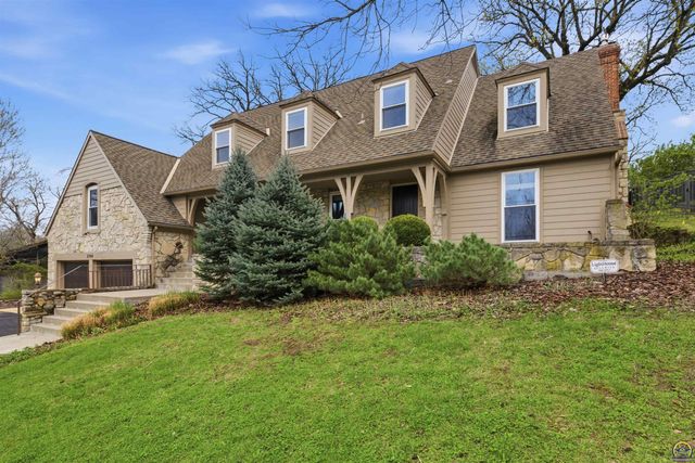 2746 SW MacVicar AVE, Topeka, KS 66611