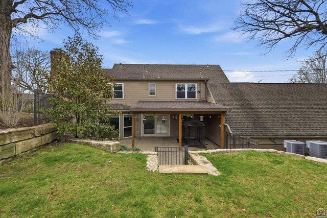 2746 SW MacVicar AVE, Topeka, KS 66611