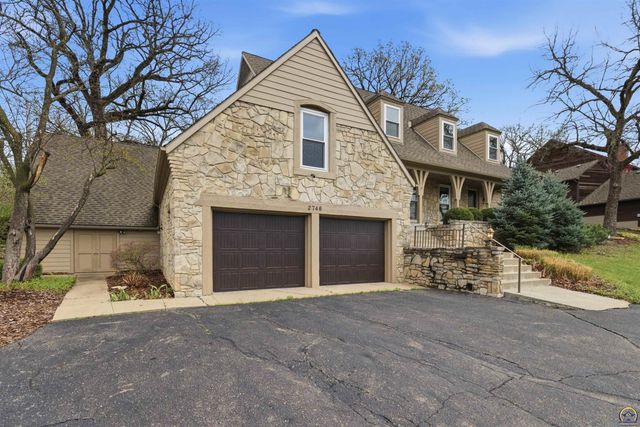 2746 SW MacVicar AVE, Topeka, KS 66611
