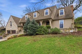 2746 SW MacVicar AVE, Topeka, KS 66611