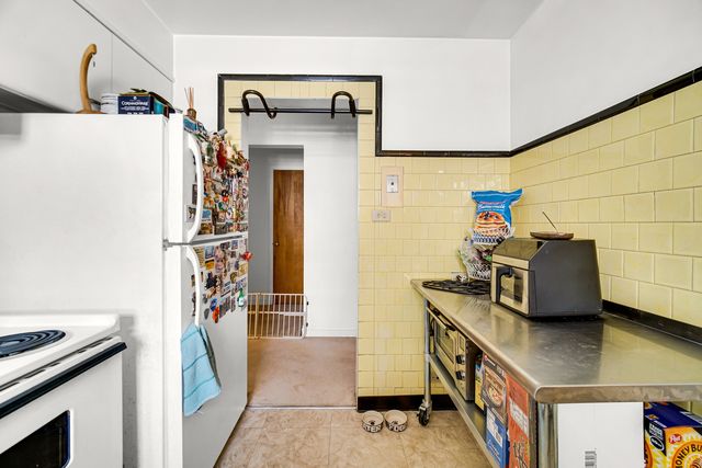6044 N Mozart Street, Chicago, IL 60659