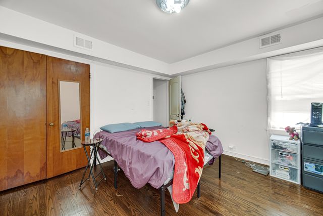 6044 N Mozart Street, Chicago, IL 60659