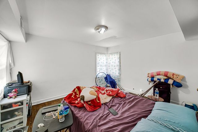 6044 N Mozart Street, Chicago, IL 60659