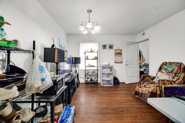 6044 N Mozart Street, Chicago, IL 60659