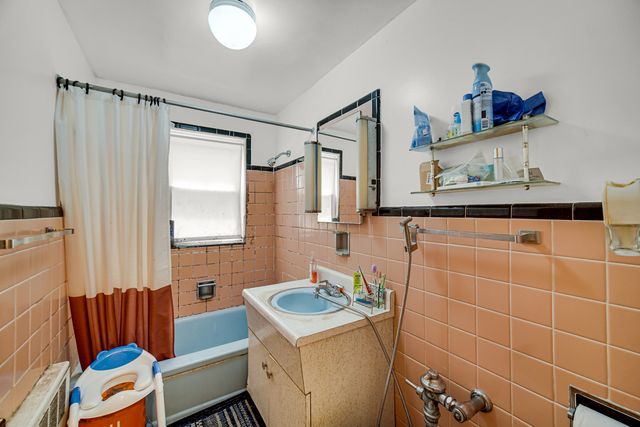 6044 N Mozart Street, Chicago, IL 60659