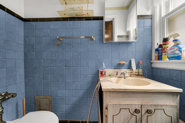 6044 N Mozart Street, Chicago, IL 60659