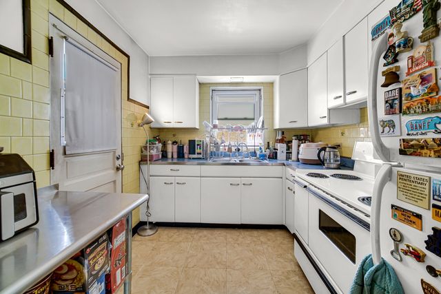 6044 N Mozart Street, Chicago, IL 60659