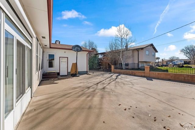 61 Radcliff Lane, Pueblo, CO 81005