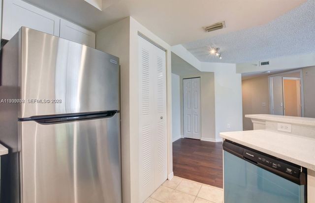 4159 N Haverhill Rd 1302, West Palm Beach, FL 33417