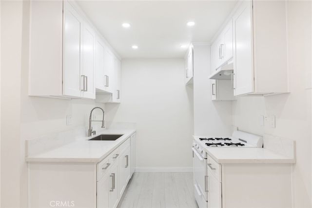 333 Riverdale Drive 14, Glendale, CA 91204