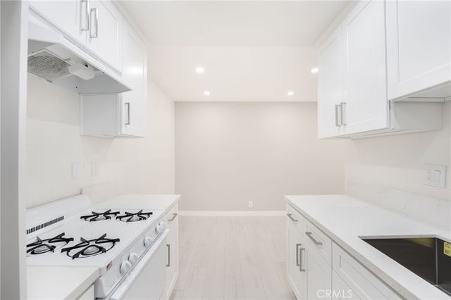 333 Riverdale Drive 14, Glendale, CA 91204