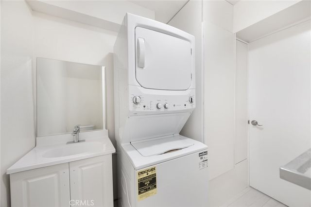333 Riverdale Drive 14, Glendale, CA 91204