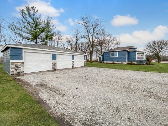 1528 W 153rd Avenue, Crown Point, IN 46307