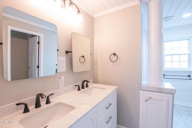 2751 Everett Street, Bristol, VA 24201