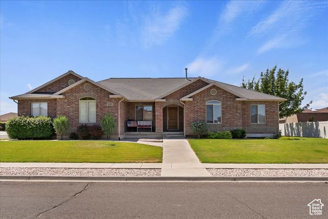 1401 W 1020 N, Clinton, UT 84015