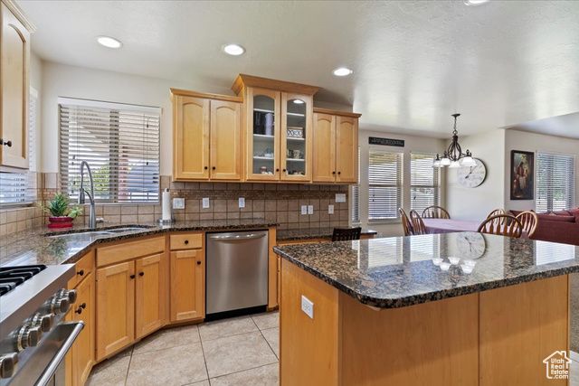 1401 W 1020 N, Clinton, UT 84015
