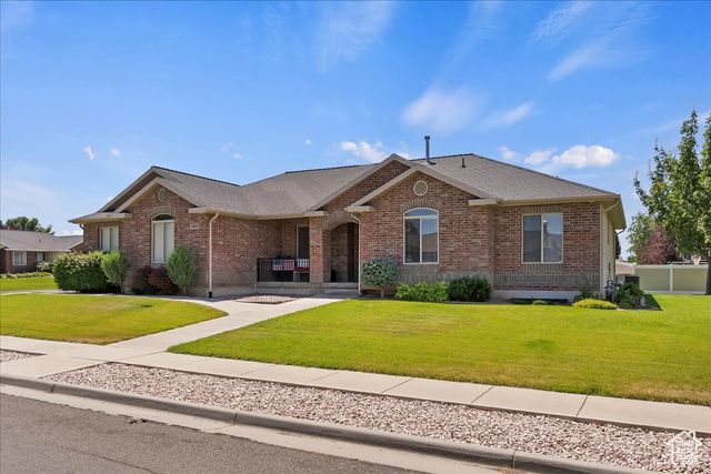 1401 W 1020 N, Clinton, UT 84015