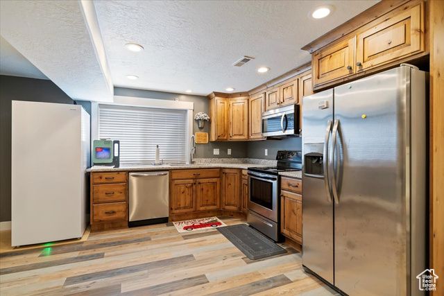 1401 W 1020 N, Clinton, UT 84015
