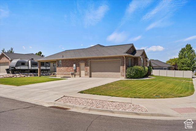 1401 W 1020 N, Clinton, UT 84015
