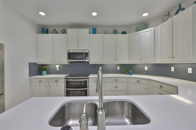 964 PEMBROKE POINT WAY, Sun City Center, FL 33573