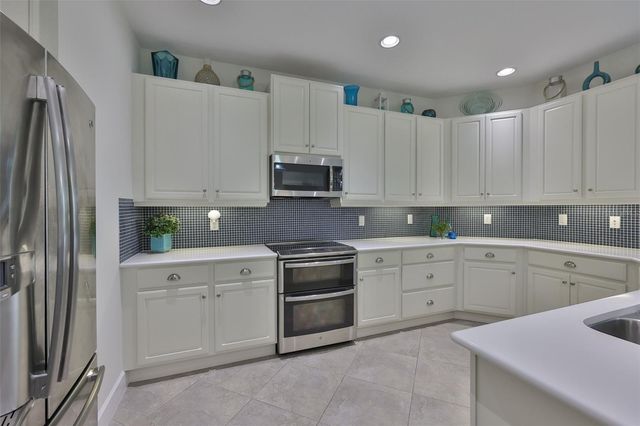 964 PEMBROKE POINT WAY, Sun City Center, FL 33573