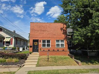 816 Adams Street, St Charles, MO 63301