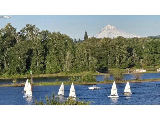 5624 S RIVERSIDE Ln, Portland, OR 97239