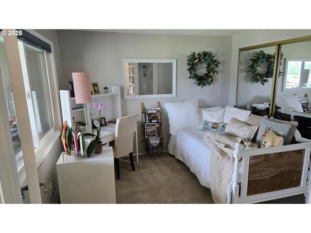 5624 S RIVERSIDE Ln, Portland, OR 97239