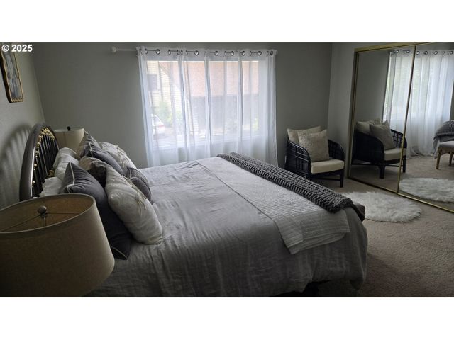 5624 S RIVERSIDE Ln, Portland, OR 97239