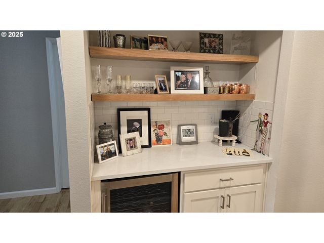 5624 S RIVERSIDE Ln, Portland, OR 97239