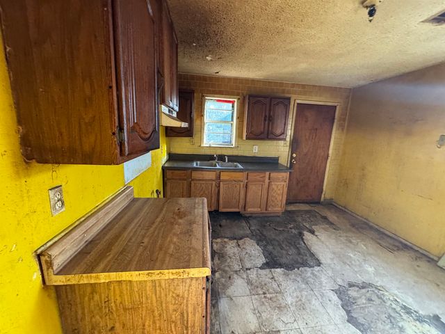 2295 SHASTA AVE, Memphis, TN 38108
