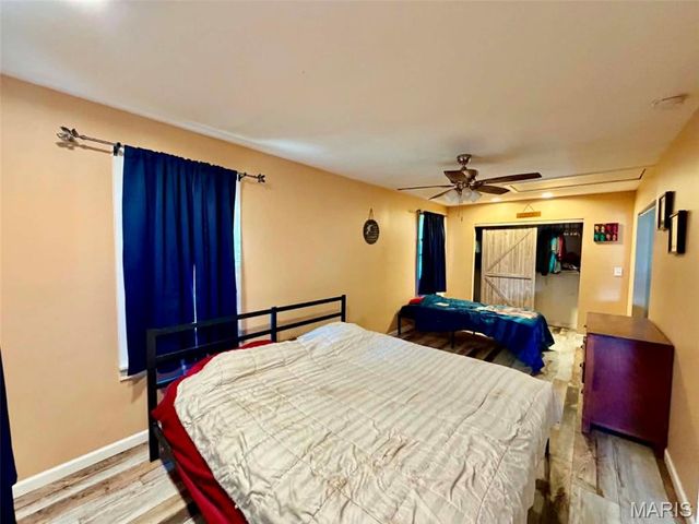 852 E Penning Avenue, Wood River, IL 62095
