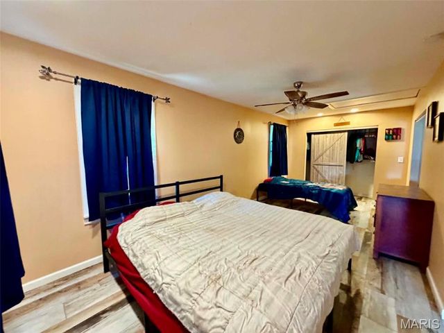 852 E Penning Avenue, Wood River, IL 62095