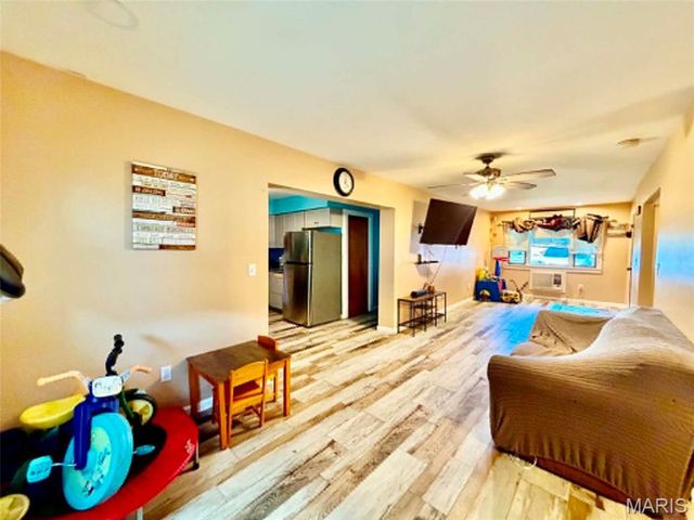 852 E Penning Avenue, Wood River, IL 62095