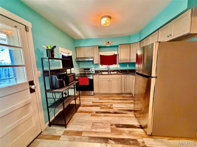 852 E Penning Avenue, Wood River, IL 62095