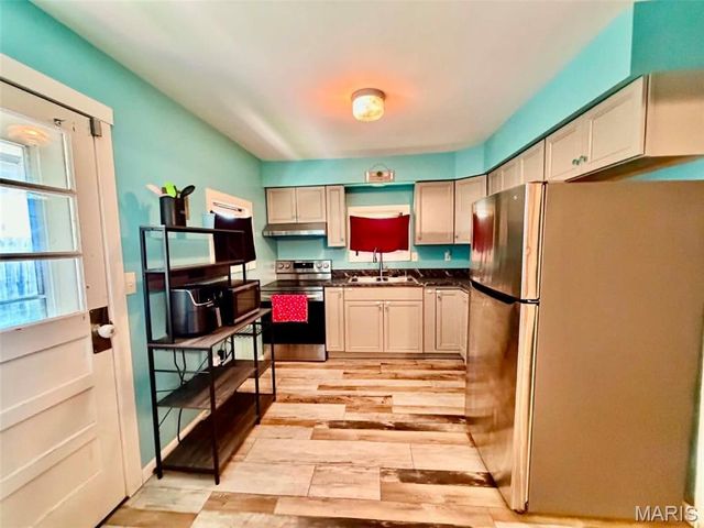 852 E Penning Avenue, Wood River, IL 62095