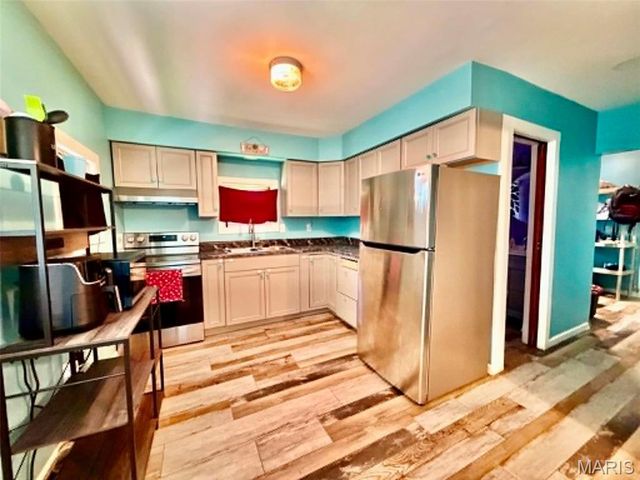 852 E Penning Avenue, Wood River, IL 62095