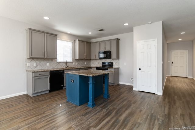647 Trinity, San Antonio, TX 78260