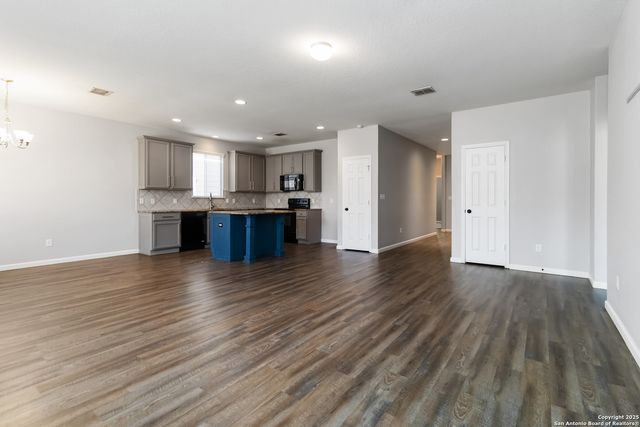 647 Trinity, San Antonio, TX 78260