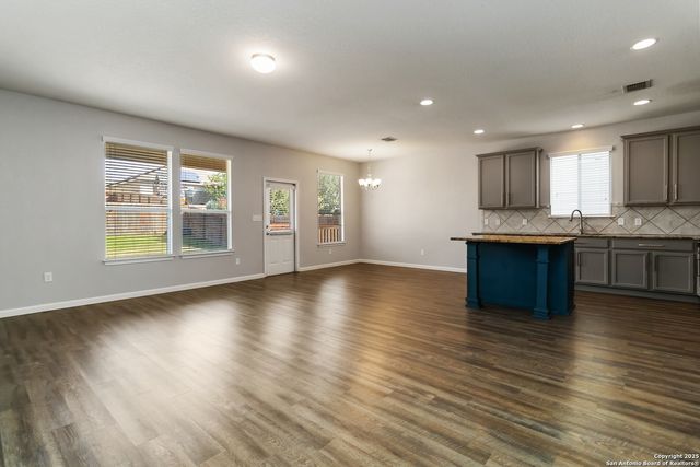 647 Trinity, San Antonio, TX 78260